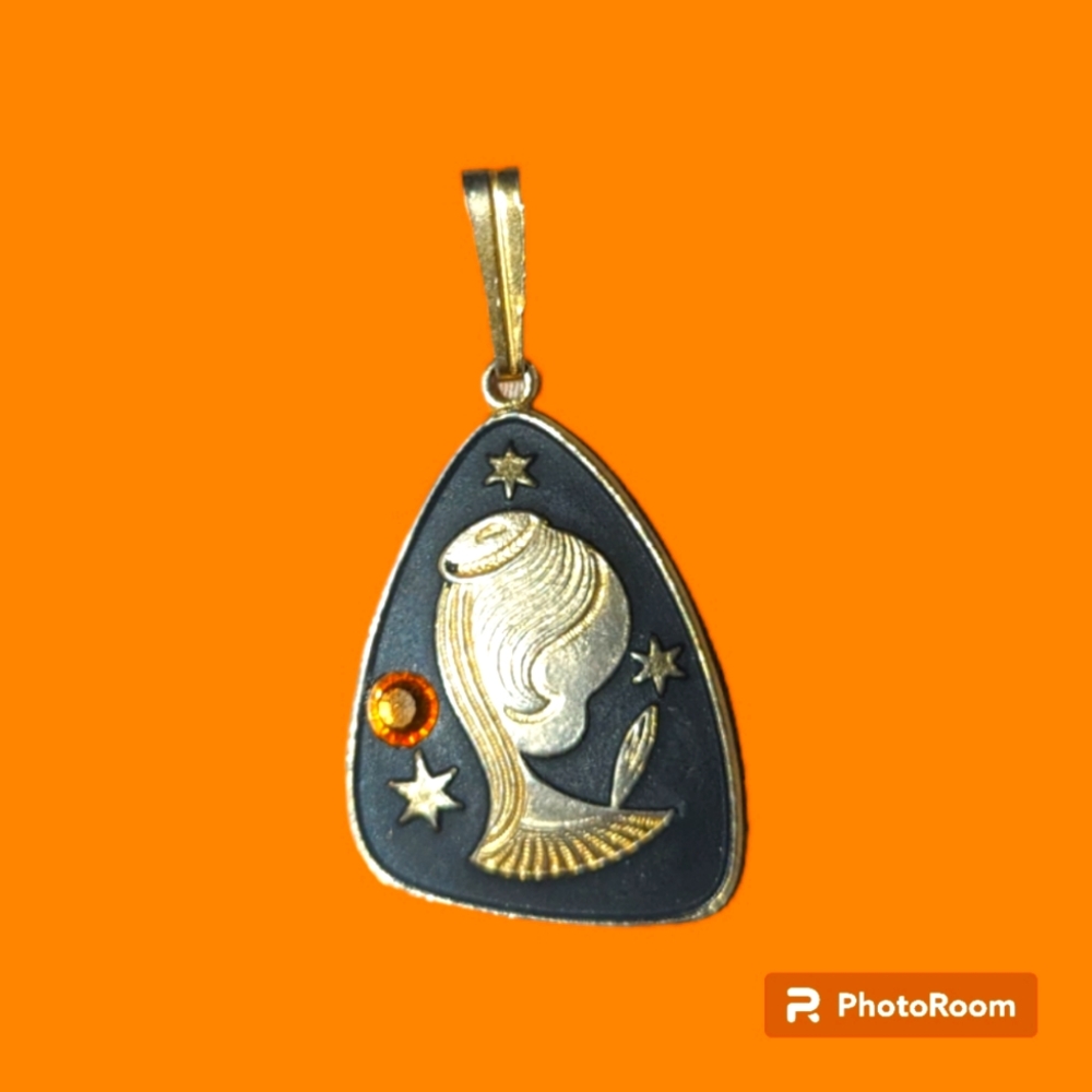 Vintage Cameo Pendant